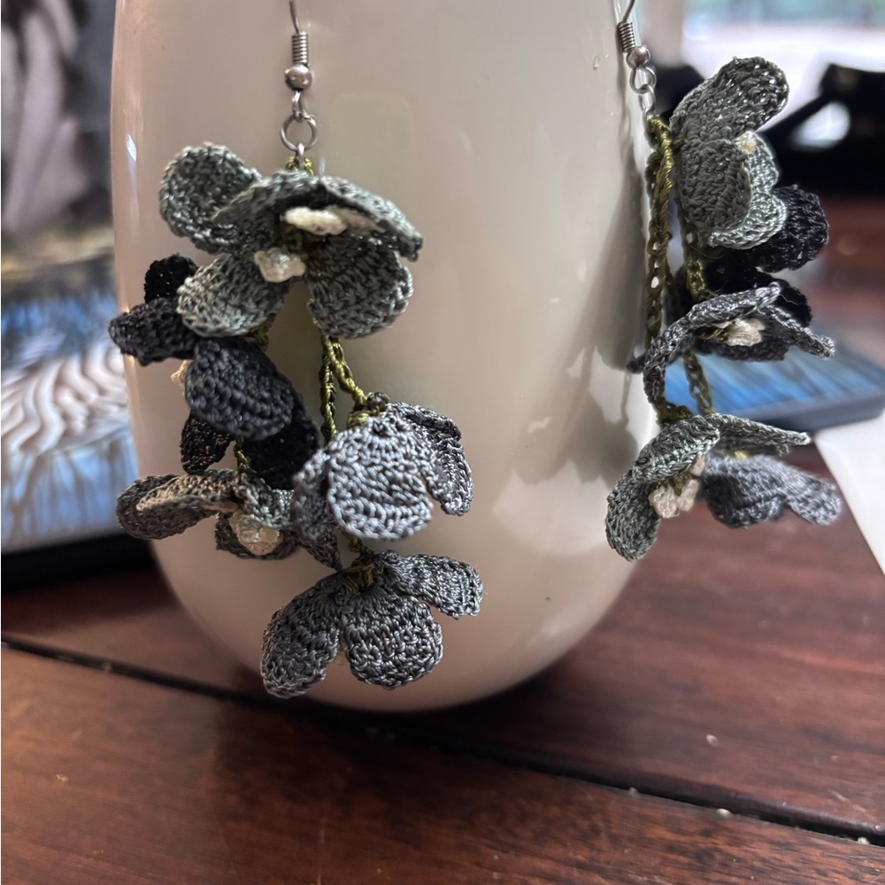 Marilyn Strauss original handwork tatted crochet dangle earrings boho artsy gray
